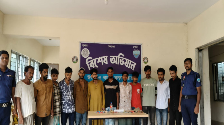 ঈদগাঁওতে পুলিশের অভিযান: মাদক সেবনের প্রস্তুতিকালে ১২ জন আটক