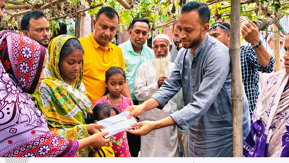 প্রধানমন্ত্রীর সহায়তা-উপহার পেল মা–বাবা হারানো দোহারের সেই পাঁচ মেয়ে