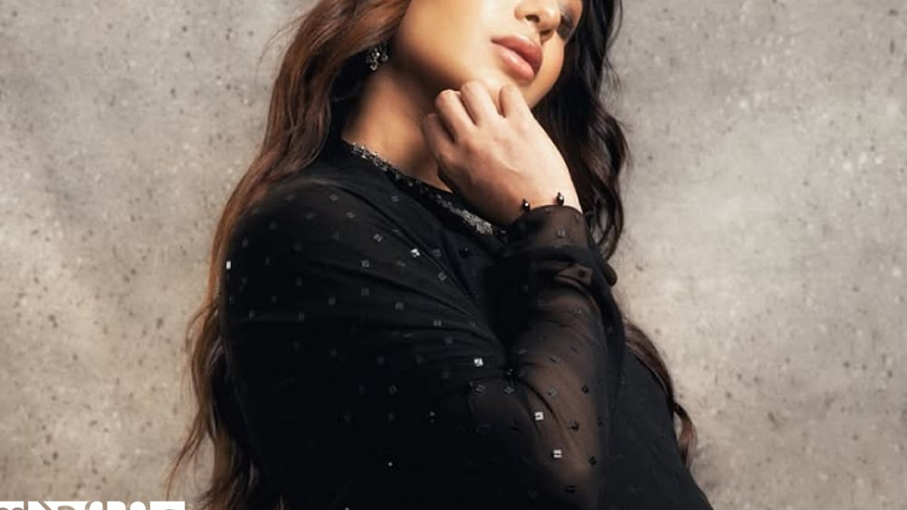 কালো আনারকলিতে বেবি বাম্প নিয়ে নজর কাড়লেন সামান্থা রুথ প্রভু