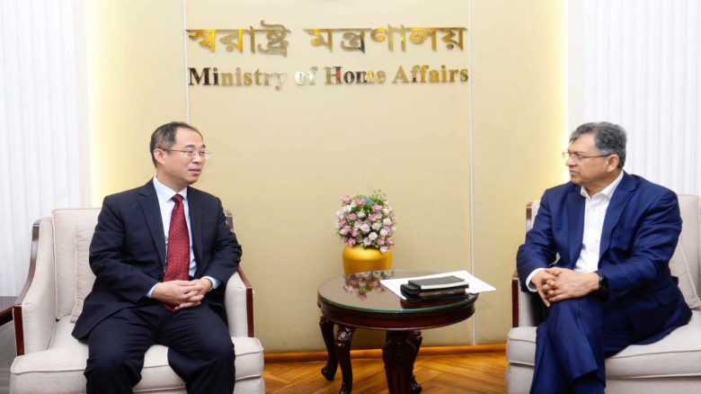 স্বরাষ্ট্রমন্ত্রীর সঙ্গে চীন দূতাবাসের চার্জ দ্য অ্যাফেয়ার্সের সৌজন্য সাক্ষাৎ