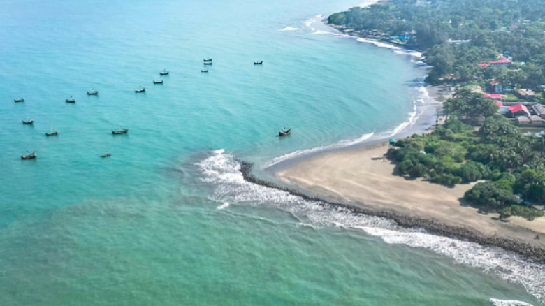 পর্যটক বাড়ছে, সেন্ট মার্টিন ঝুঁকিতে