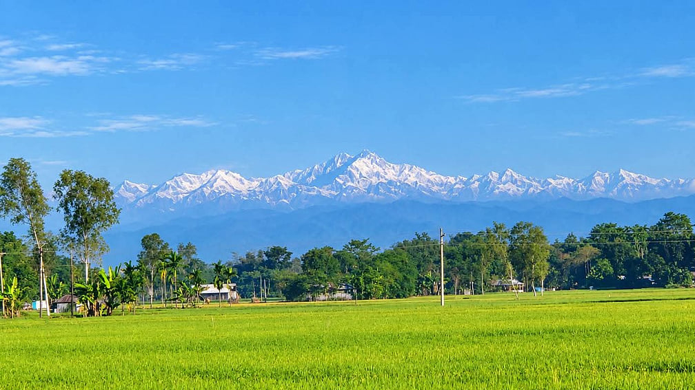 বাংলাদেশের আকাশে এক টুকরা কাঞ্চনজঙ্ঘা