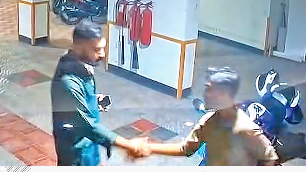 তাহসিফের রহস্যময় মৃত্যু: তদন্তে নতুন মোড়, জিজ্ঞাসাবাদে দীপ